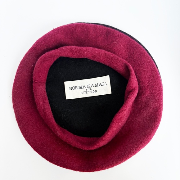Vintage Norma Kamali for Stetson Wool Beret – Black & Burgundy Two-Tone (1980s) - Picture 13 of 14